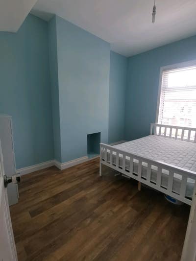 Double room close to Leighton, bentley, station  Main Photo