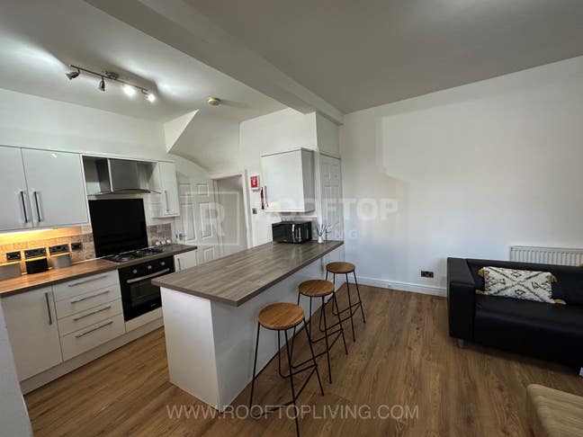 Modern Rooms Near the University - Bills Included Main Photo