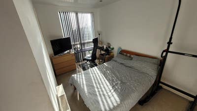 Unfurnished double bed en-suite in furnished flat Main Photo