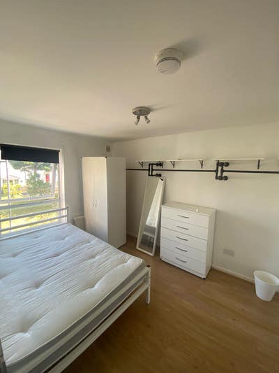 A Lovely Double room in West Norwood Main Photo