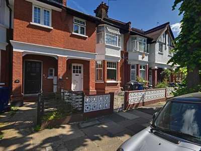 Spacious & Well Equipped Double Room Ealing Common Main Photo