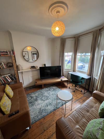 Medium Room Available In Seven Sisters - Tidy Home Main Photo