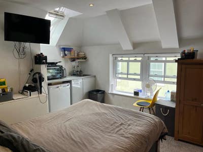 Superb furnished self contained room with sea view Main Photo