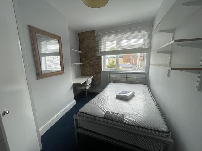 Room available in Cheltenham  Main Photo