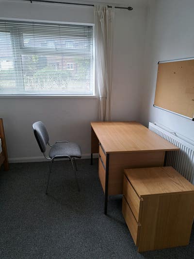 Rooms available in prime location  Main Photo