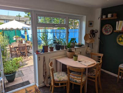 Quirky loft room with huge window Main Photo