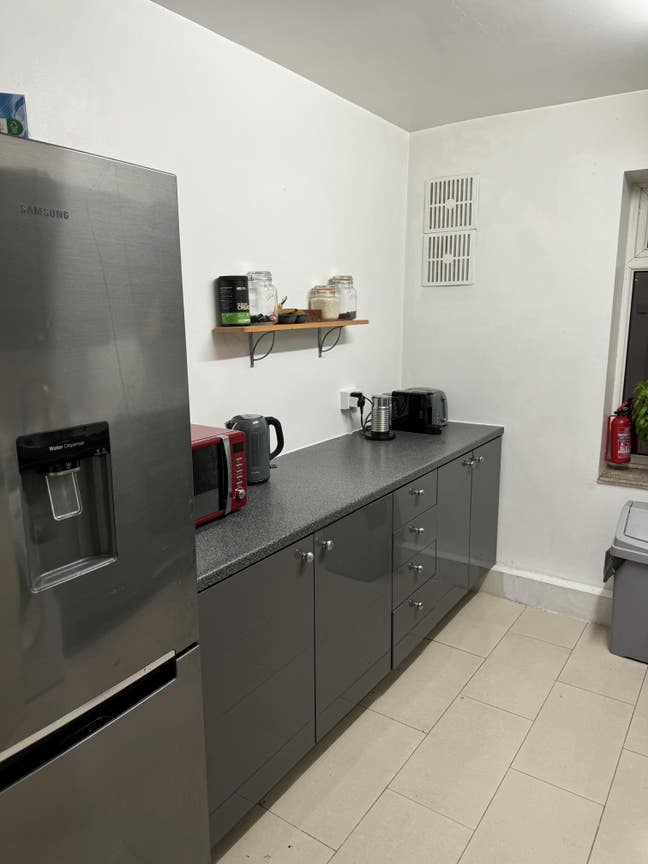 Double Room by Clapham North Station Main Photo