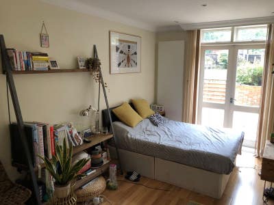 Spacious Double Bedroom (Ensuite) in Brodensbury Main Photo
