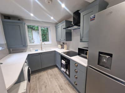 Room to let from &pound;118pw in a modern town house. Main Photo