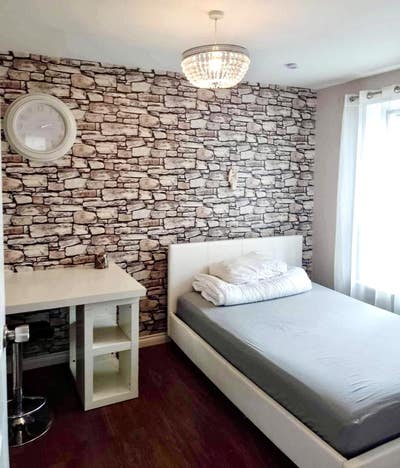 Double room - one female housmate. Main Photo