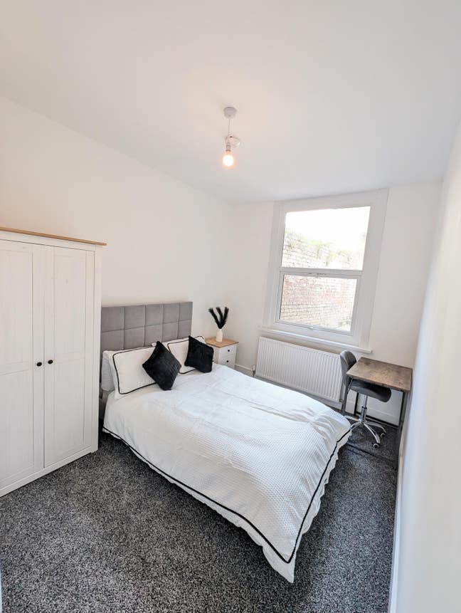 🏠 Brand-New Room at 4 Westbrook, Darlington  Main Photo