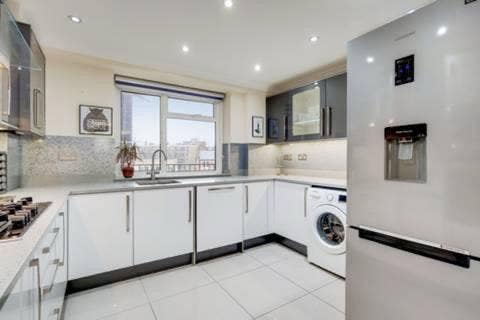 Spacious double room with en suite Main Photo