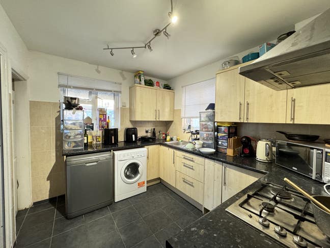 Double Rooms in Stanmore HA7 3LP, Bills Included! Main Photo