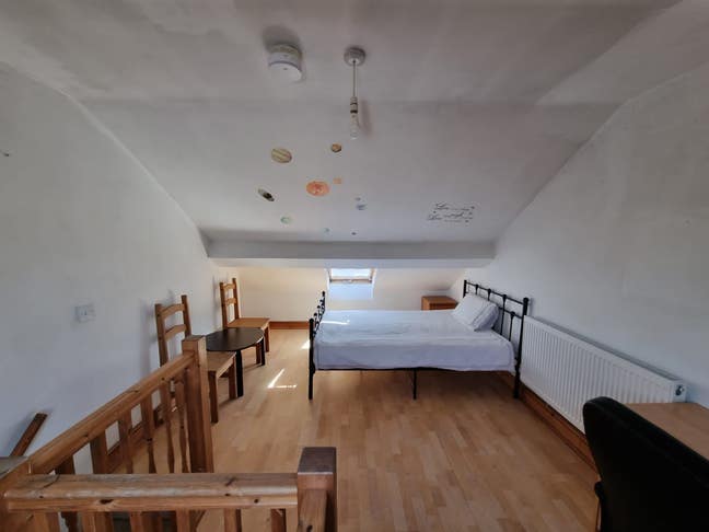 Fully Furnished Double Bed  Main Photo