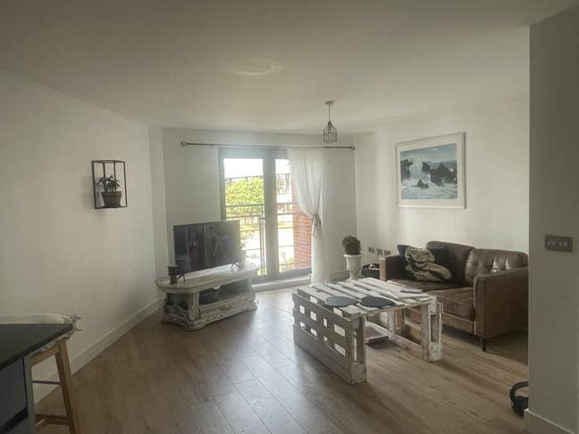 A flat share for more mature  Main Photo