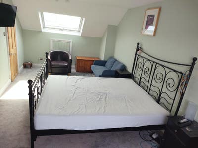 Loft Room with Ensuite available in Family Home Main Photo