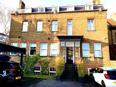 All inclusive cosy room in Manor House (no fees) Main Photo