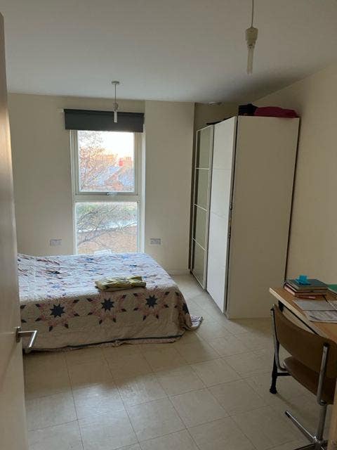 Double room in lovely apartment available  Main Photo