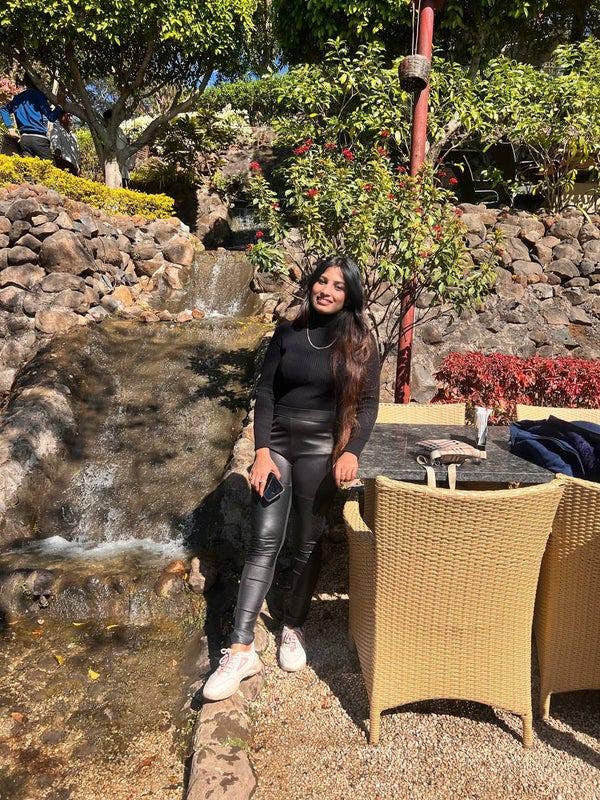 I am a professional worker 28. I am looking f... Main Photo