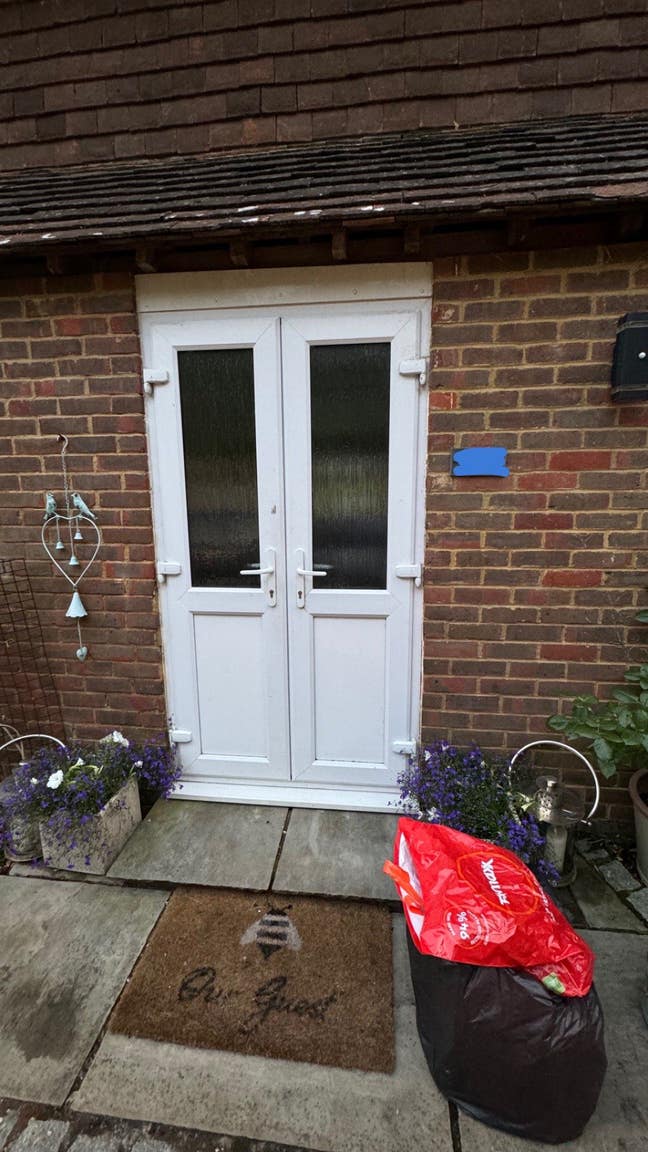 Studio flat available to rent in Peaslake Main Photo