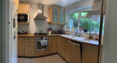 Medium size room with double bed  Main Photo