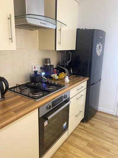 1 spare room to rent out  Main Photo
