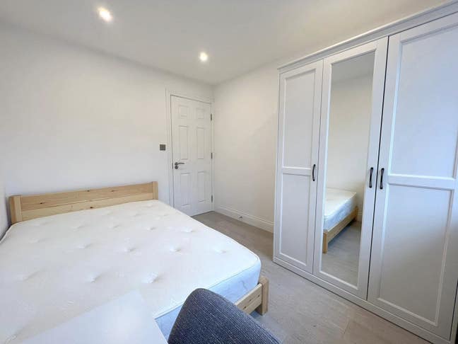  Double Room Available 07 July (Kingston) Main Photo
