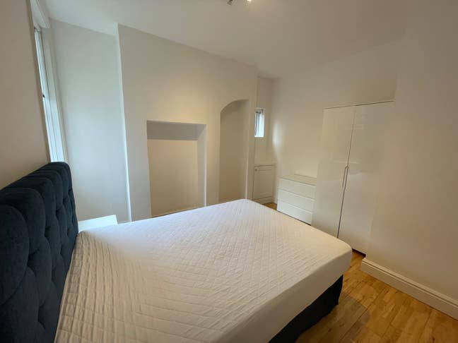  Spacious Double Room - All Bills Included Main Photo