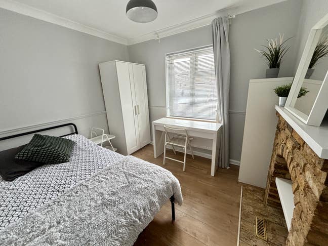 Nice Quiet Professional Co-Living EpsomwithPARKING Main Photo