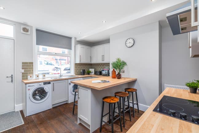 Luxury Rooms to Let Near Burley Train Station Main Photo