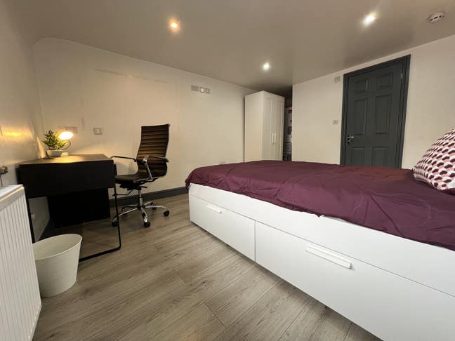 Perfect Ensuite - Great Location at Great Price Main Photo