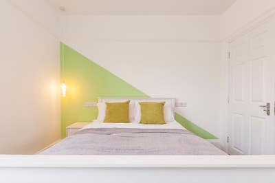 Bright Double En-Suite Room - Lipson Road Main Photo