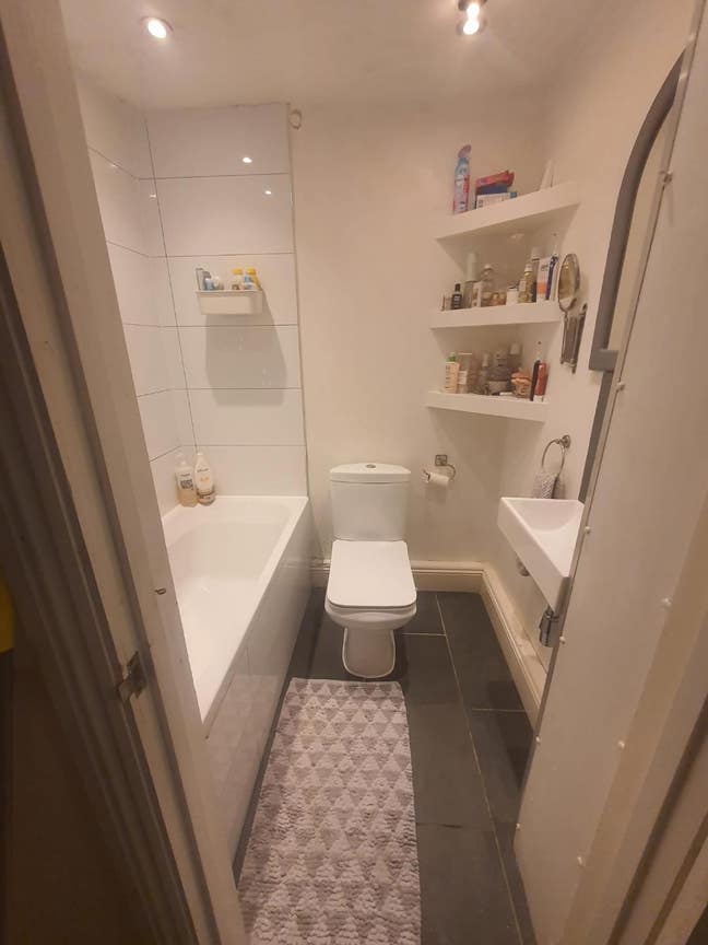 Room Available in 2 bedroom flat  Main Photo