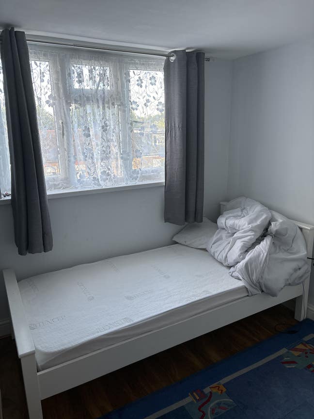 Single room in shared household Main Photo