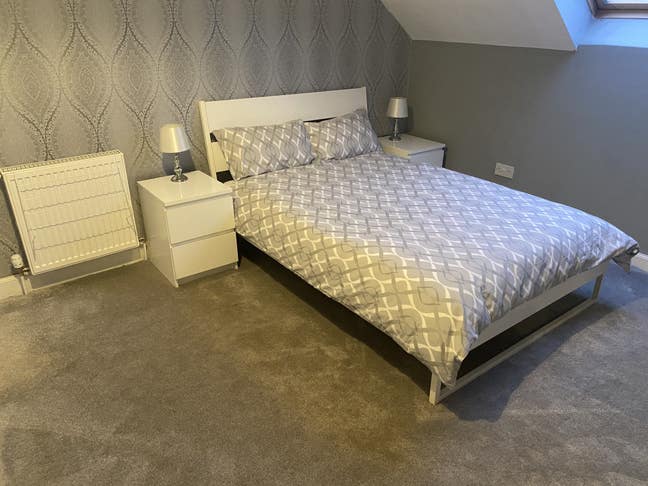 Double Room in Spacious Flat  Main Photo