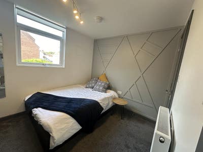 Brand New Luxury En Suite Bedroom All Bills inc. Main Photo