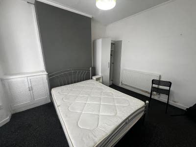 Room for Rent: All Bills Included, Fully Furnished Main Photo