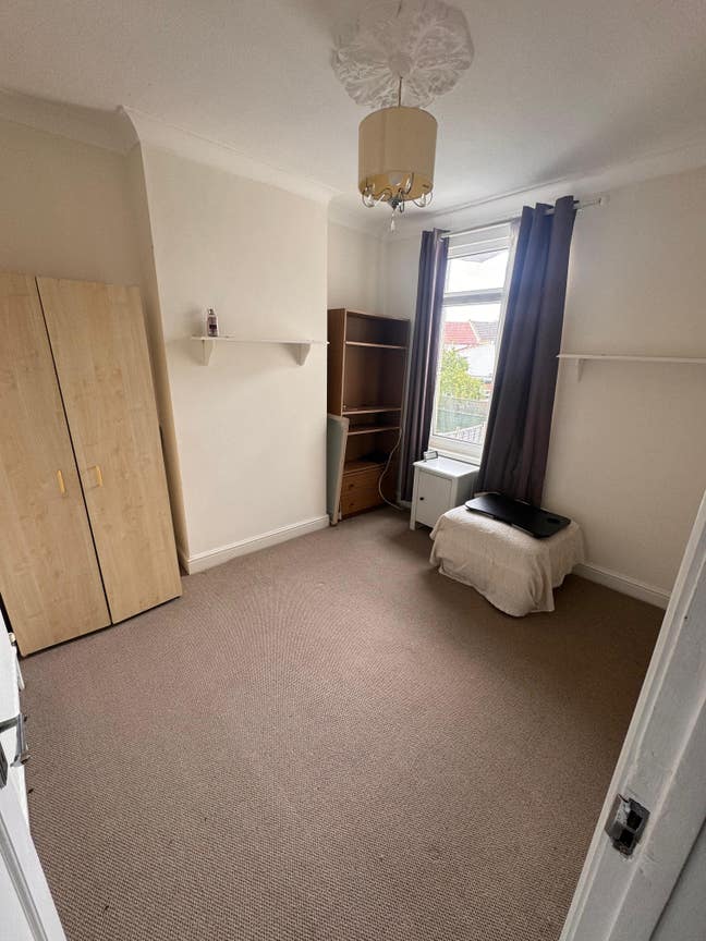 Looking for a student/professional - Double bedroo Main Photo
