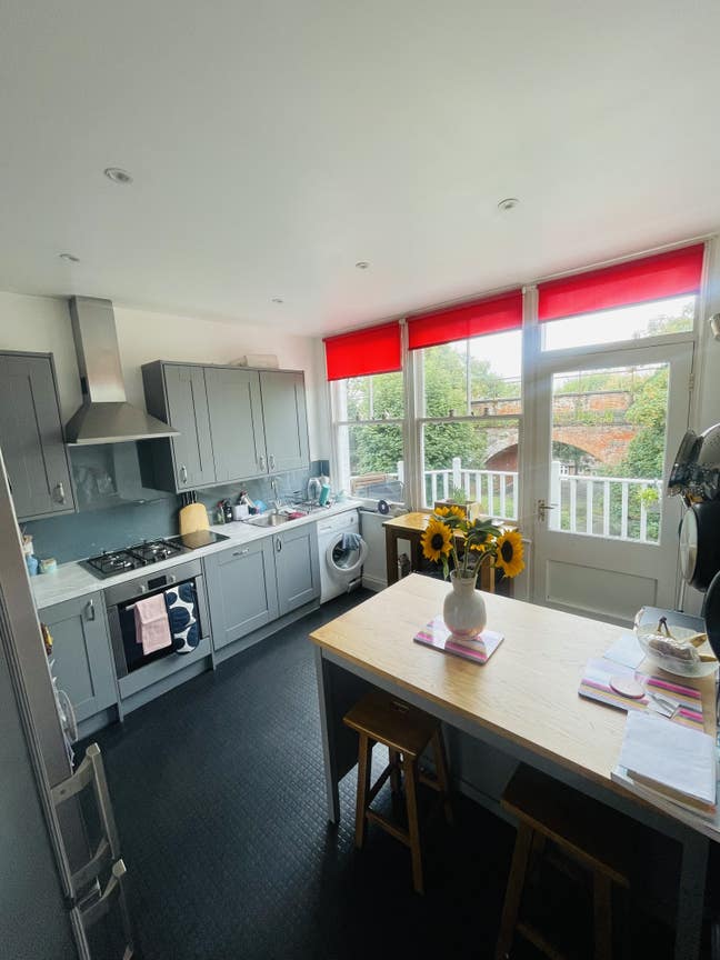 Bright Double Room w/ Stunning Views Muswell Hill Main Photo