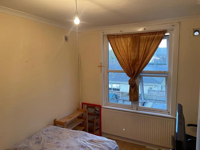 Single Room in a Elderly Family House  Main Photo