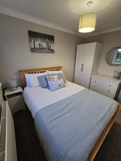 MON - FRI - Double Room With Ensuite Main Photo