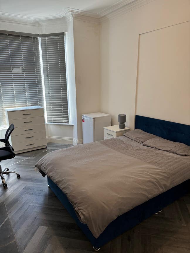 Large Double Room Available Main Photo