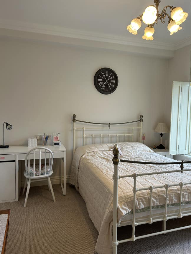 City apartment+balcony & free parking  Main Photo