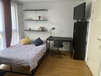 Spacious double room in Kidbrooke Village Main Photo