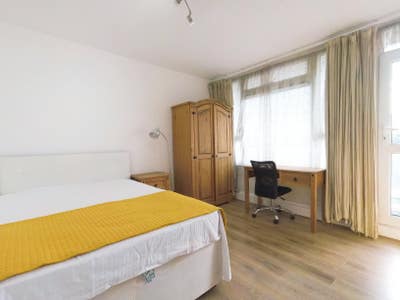 Spacious and tidy 3 bed flat, 6 mins Vauxhall stn Main Photo