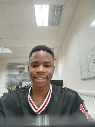Male professional looking for 1 room Main Photo