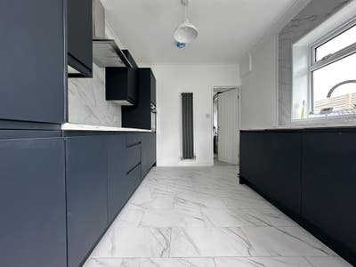 Ensuite room - Stylish Pro House-Share Main Photo