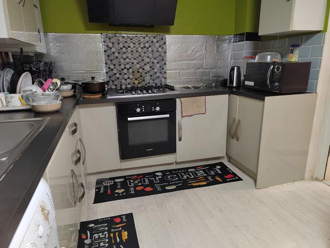 Spacious Single Bed in a Double Room – Prime Locat Main Photo