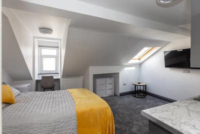 Luxury Studio, All Bills included, En suites Main Photo