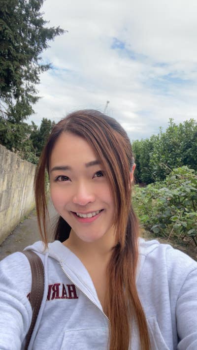 Jenni from HK ready to explore London... Main Photo